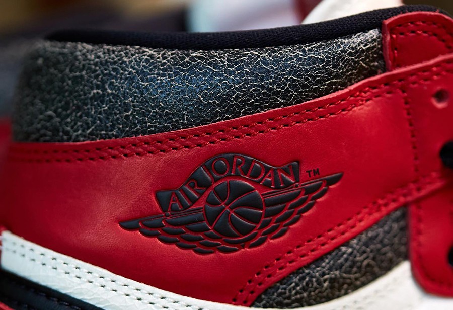 Air Jordan 1,DZ5485-612,发售,AJ1 「芝加哥」AJ1 最新实物图曝光!有个细节终于看清楚了! Air Jordan 1,DZ5485-612,发售,AJ1 「芝加哥」AJ1 最新实物图曝光!有个细节终于看清楚了!