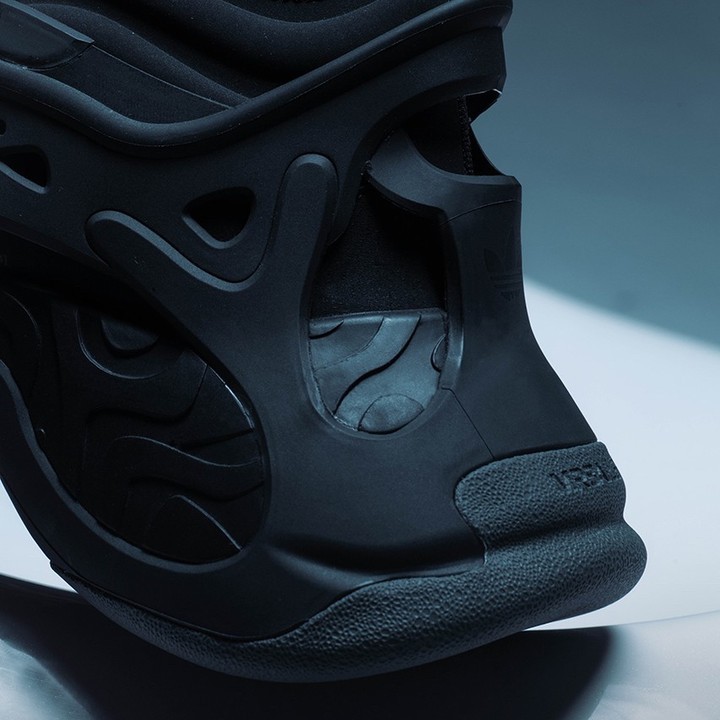 Mr. Bailey,adidas,OZLUCENT 近期最夸张新鞋!阿迪「联名洞洞鞋」上脚真帅! Mr. Bailey,adidas,OZLUCENT 近期最夸张新鞋!阿迪「联名洞洞鞋」上脚真帅!
