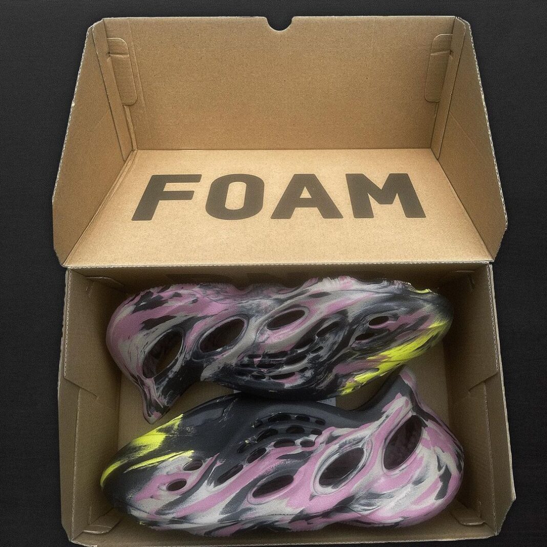 adidas,Yeezy Foam Runner,MX Ca 实物图首次曝光!Yeezy「洞洞鞋」新配色 8 月发售! adidas,Yeezy Foam Runner,MX Ca 实物图首次曝光!Yeezy「洞洞鞋」新配色 8 月发售!
