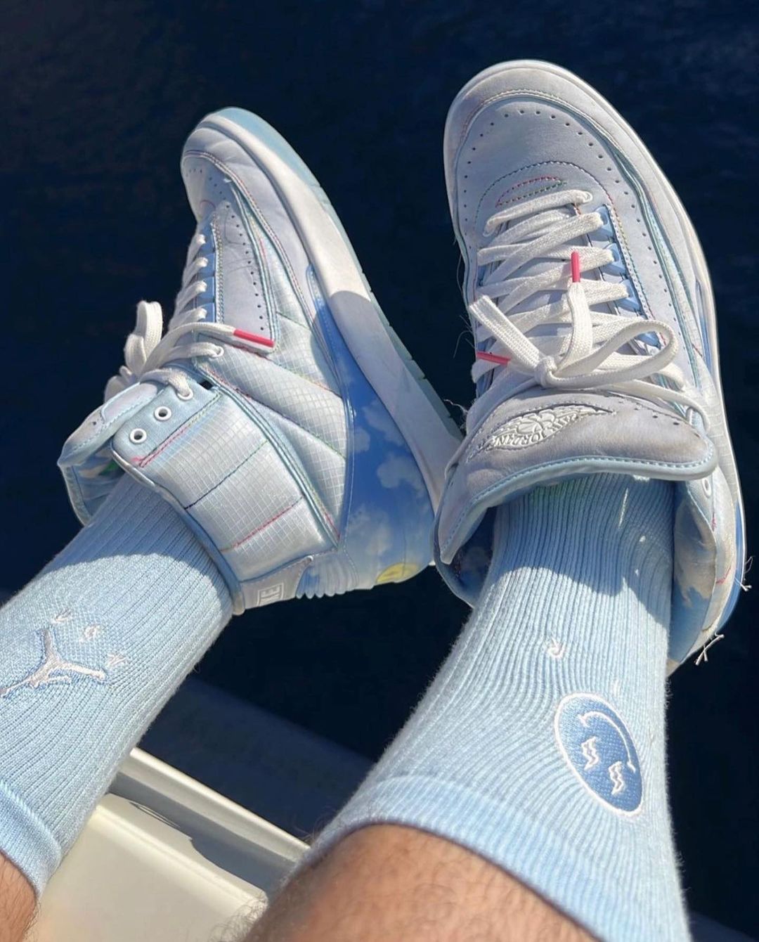 J Balvin,AJ,Air Jordan 2 真是 LED 灯!这双 AJ 联名帅到我了!还有全套服饰! J Balvin,AJ,Air Jordan 2 真是 LED 灯!这双 AJ 联名帅到我了!还有全套服饰!
