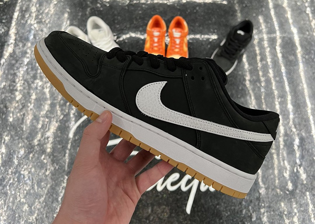 Dunk SB,Nike,发售,CD2563-101,CD2 纯正复古街头韵味!全新黑白生胶 Dunk SB 实物曝光! Dunk SB,Nike,发售,CD2563-101,CD2 纯正复古街头韵味!全新黑白生胶 Dunk SB 实物曝光!
