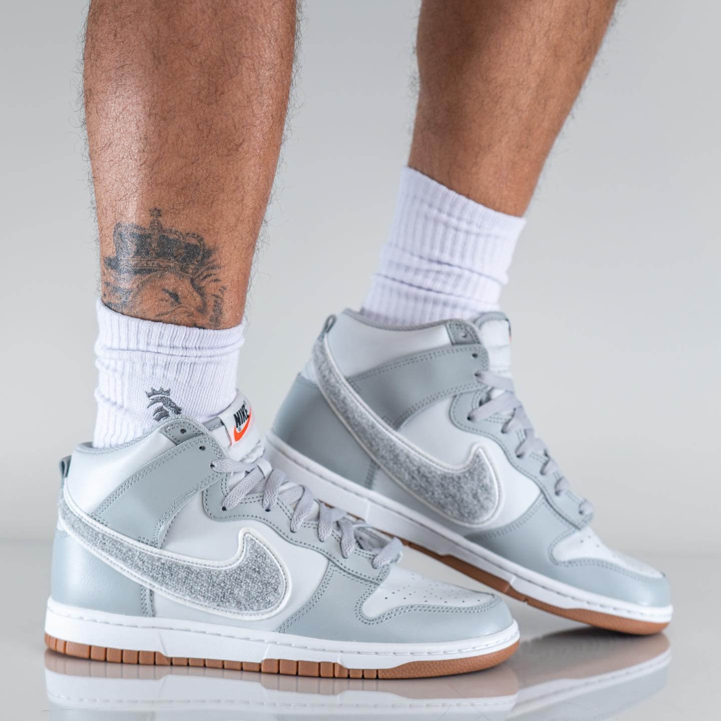 Nike,Dunk High,Chenille Swoosh Swoosh 放大了!「烟灰」Dunk 实物质感不俗! Nike,Dunk High,Chenille Swoosh Swoosh 放大了!「烟灰」Dunk 实物质感不俗!