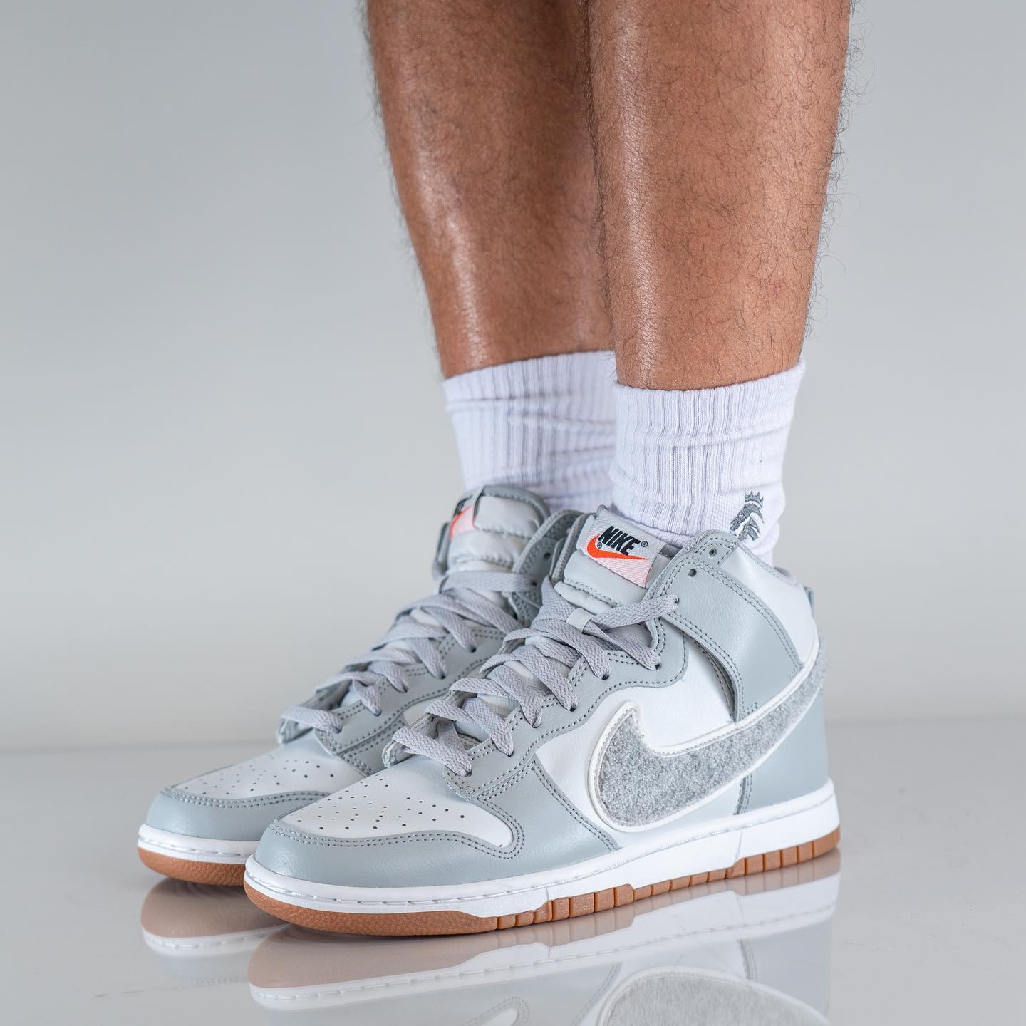 Nike,Dunk High,Chenille Swoosh Swoosh 放大了!「烟灰」Dunk 实物质感不俗! Nike,Dunk High,Chenille Swoosh Swoosh 放大了!「烟灰」Dunk 实物质感不俗!