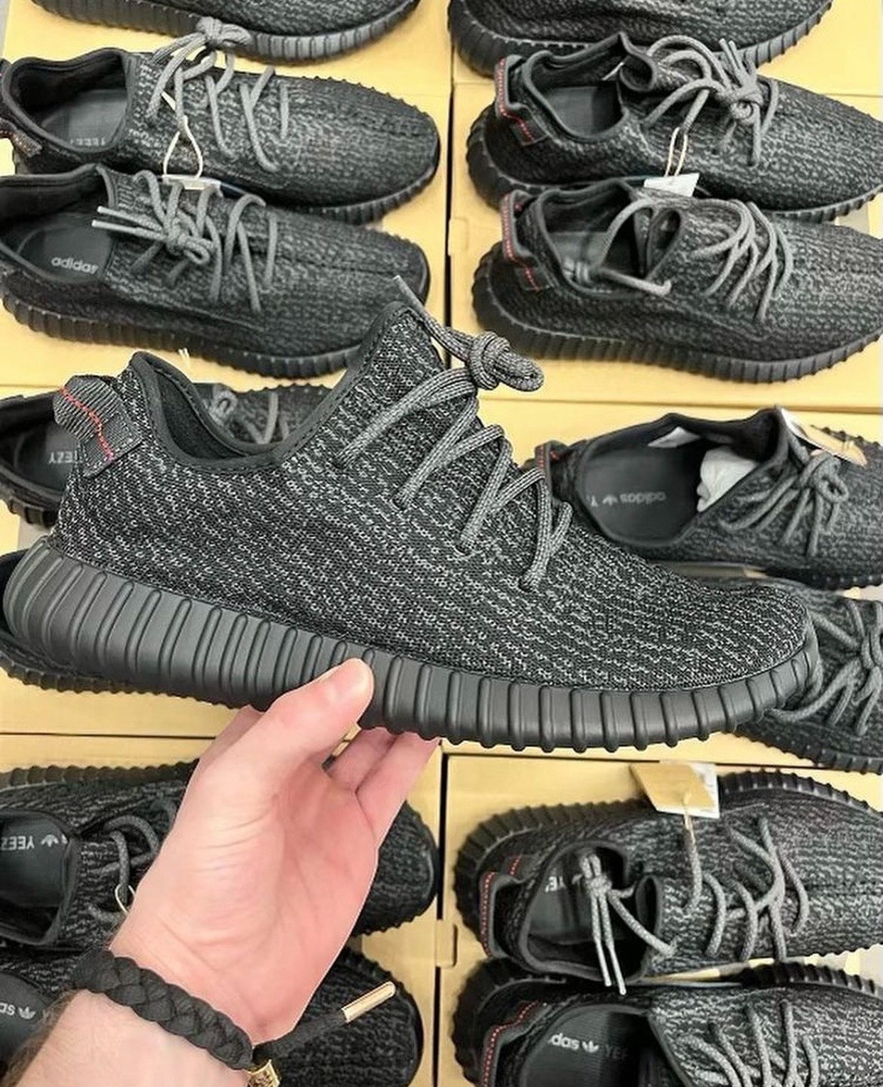 Yeezy 350 V2,adidas,,发售 又一双天价配色回归!黑色初代 Yeezy 350 确定复刻! Yeezy 350 V2,adidas,,发售 又一双天价配色回归!黑色初代 Yeezy 350 确定复刻!