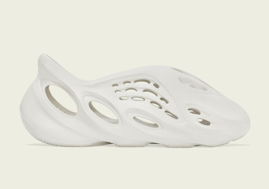 adidas,Yeezy,From Runner,Sand, 市价¥2000+!「纯白」Yeezy 洞洞鞋 APP 上架补货! adidas,Yeezy,From Runner,Sand, 市价¥2000+!「纯白」Yeezy 洞洞鞋 APP 上架补货!