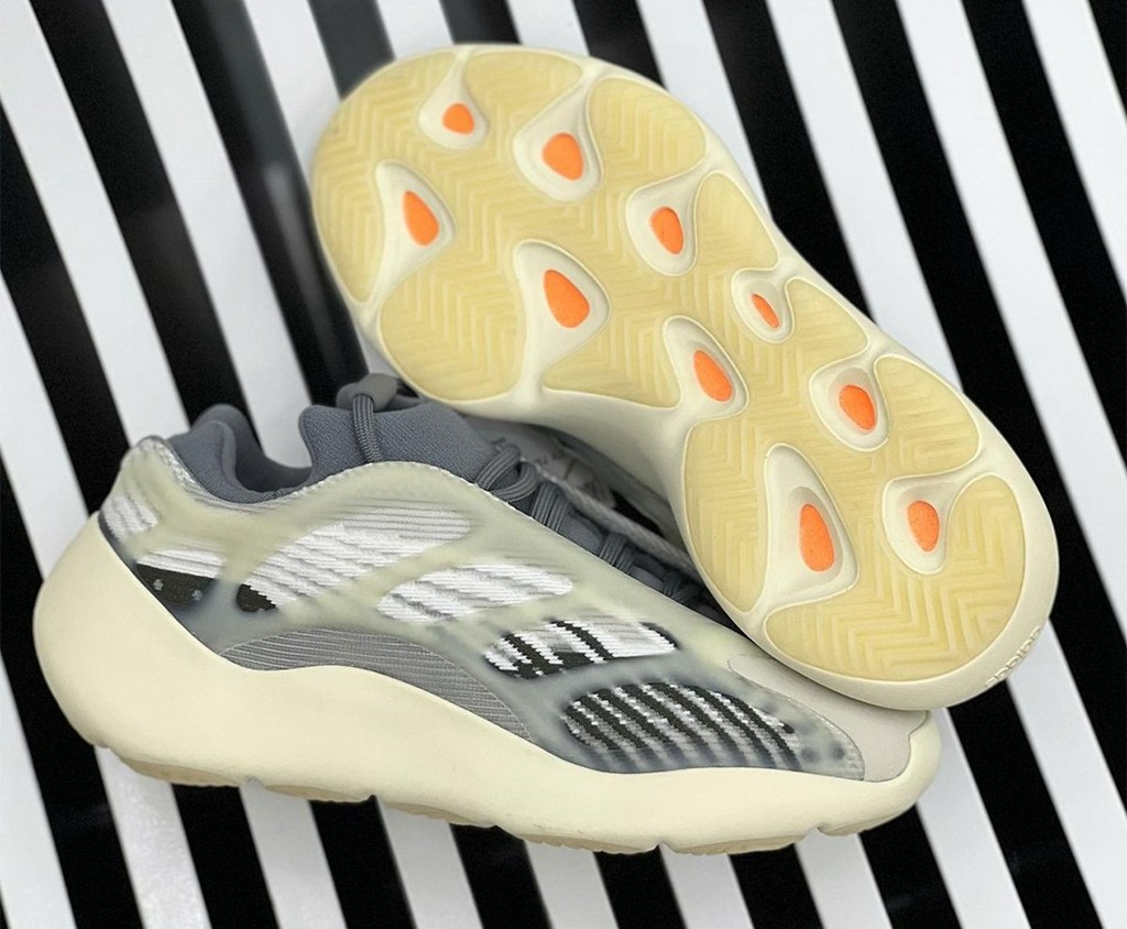 Yeezy 700 V3,Fade Salt 全新「斑马」Yeezy 实物再次曝光!下月就发售! Yeezy 700 V3,Fade Salt 全新「斑马」Yeezy 实物再次曝光!下月就发售!