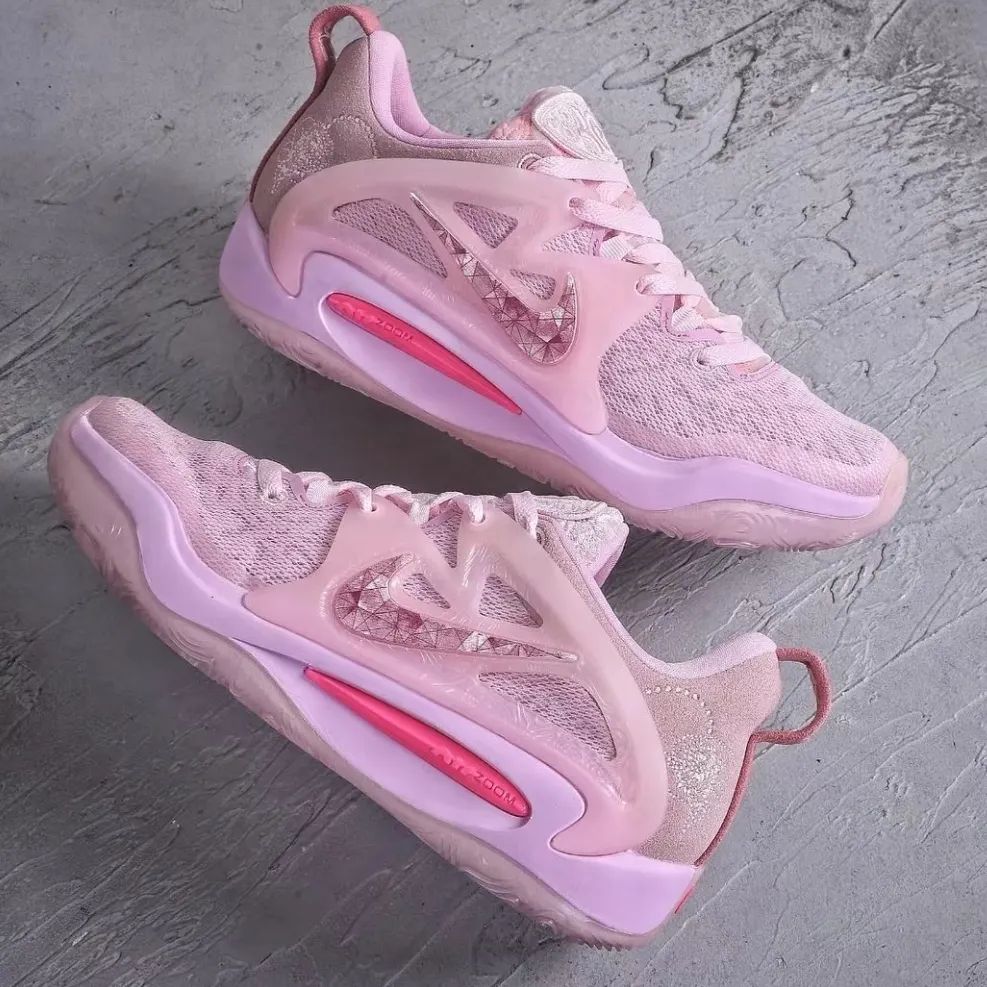 Nike,KD15 疑似「抗乳腺癌」KD15 实物曝光!网友:这配色不是祢豆子吗? Nike,KD15 疑似「抗乳腺癌」KD15 实物曝光!网友:这配色不是祢豆子吗?