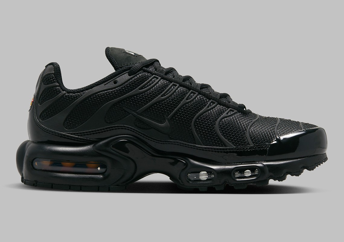Nike,Air Max Plus,FB8479-001 「黑魂」配色太高街了!全新 Nike Air Max Plus 官图曝光! Nike,Air Max Plus,FB8479-001 「黑魂」配色太高街了!全新 Nike Air Max Plus 官图曝光!