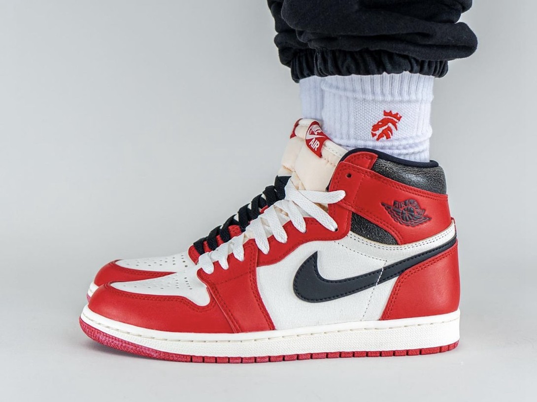 Air Jordan 1 High OG,Lost & Fo 芝加哥 AJ1 实物上脚来了!还剩一个多月就发售! Air Jordan 1 High OG,Lost & Fo 芝加哥 AJ1 实物上脚来了!还剩一个多月就发售!