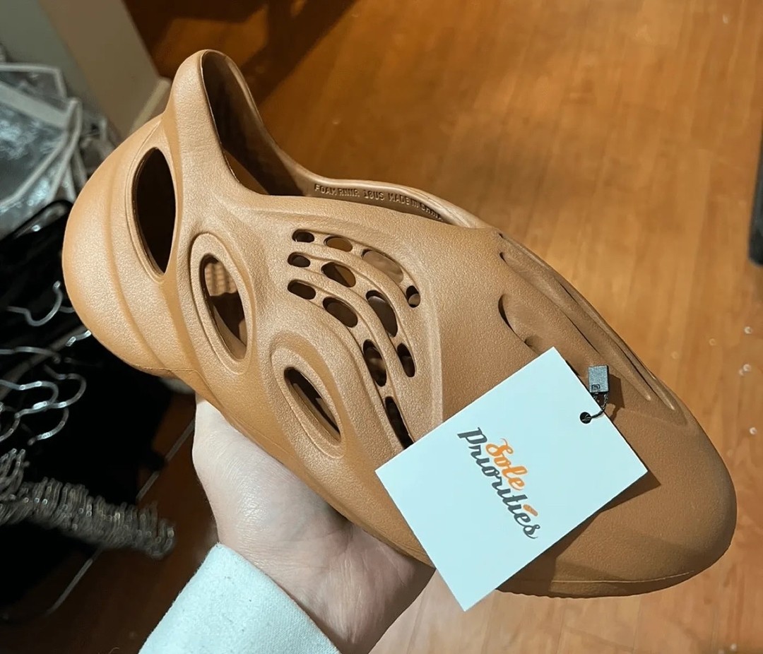 adidas,Yeezy Foam Runner,Flax, 穿出门真怕化了!Yeezy「洞洞鞋」新配色来了! adidas,Yeezy Foam Runner,Flax, 穿出门真怕化了!Yeezy「洞洞鞋」新配色来了!
