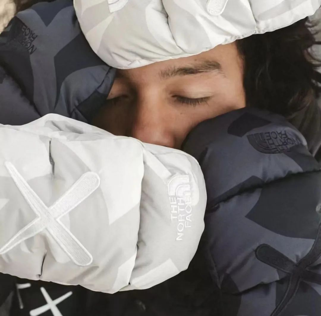 KAWS,The North Face,TNF,发售 市价破万 KAWS x TNF 又来了!这次还有联名鞋! KAWS,The North Face,TNF,发售 市价破万 KAWS x TNF 又来了!这次还有联名鞋!