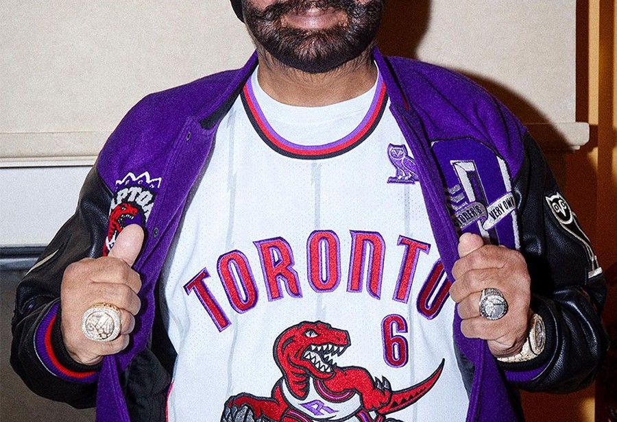 OVO,Mitchell & Ness,猛龙,NBA 多伦多猛龙 x OVO 联名球衣发布!这位模特来头可不小…… OVO,Mitchell & Ness,猛龙,NBA 多伦多猛龙 x OVO 联名球衣发布!这位模特来头可不小……