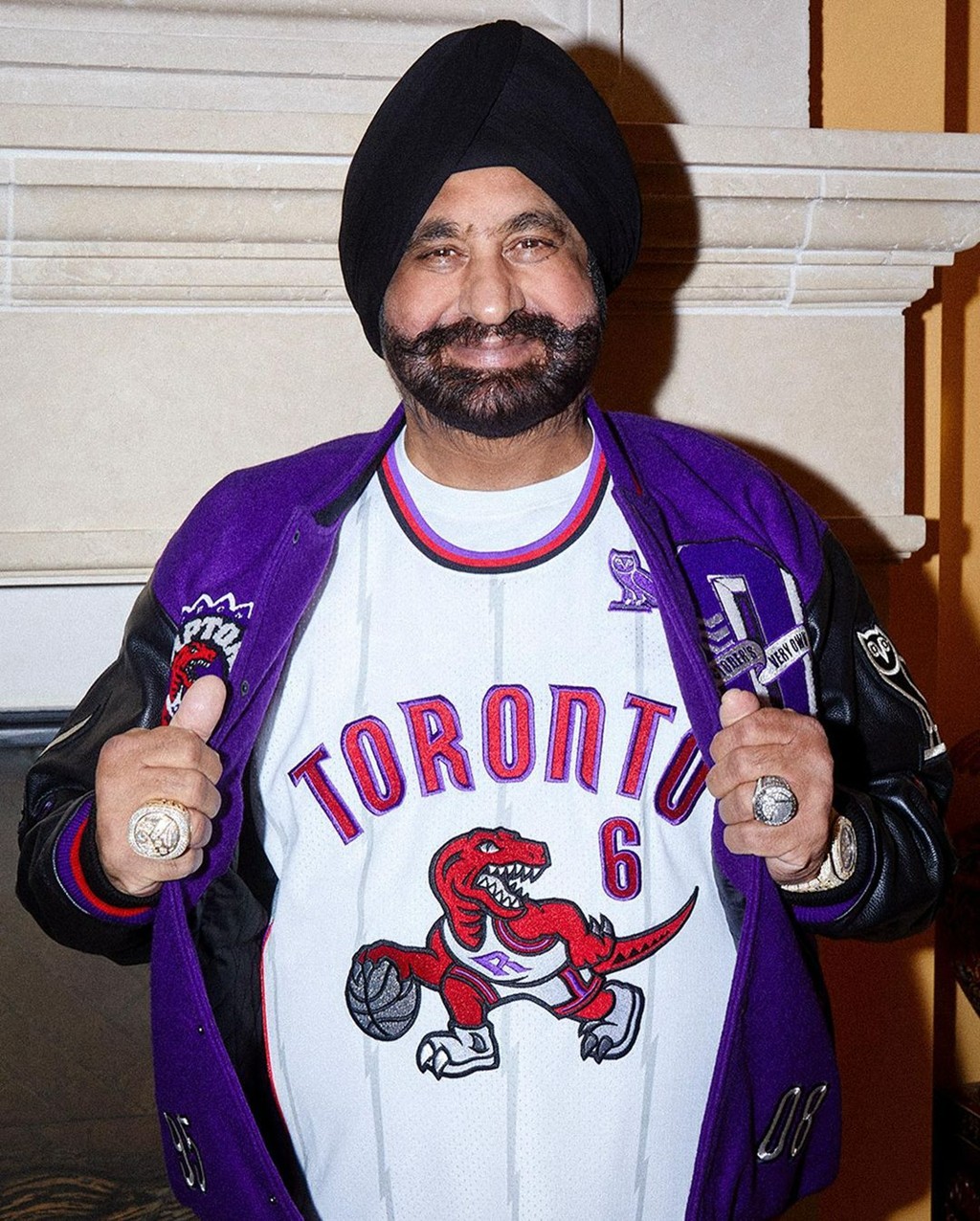 OVO,Mitchell & Ness,猛龙,NBA 多伦多猛龙 x OVO 联名球衣发布!这位模特来头可不小…… OVO,Mitchell & Ness,猛龙,NBA 多伦多猛龙 x OVO 联名球衣发布!这位模特来头可不小……