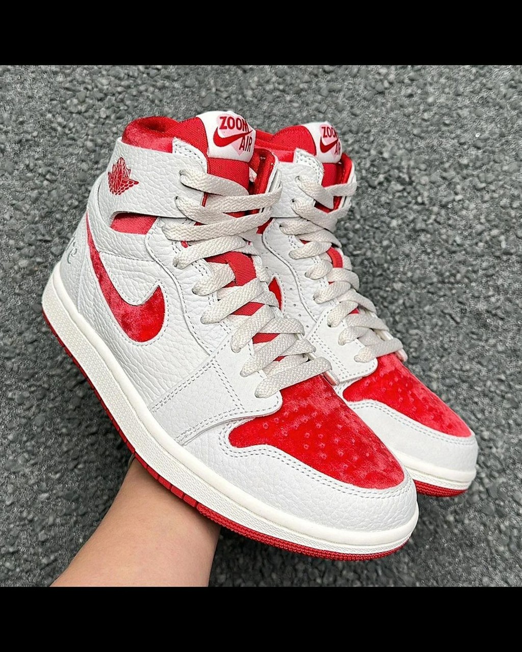 Air Jordan 1 High Zoom CMFT 2, 2023 情人节 AJ1 首次曝光!规格真不低! Air Jordan 1 High Zoom CMFT 2, 2023 情人节 AJ1 首次曝光!规格真不低!