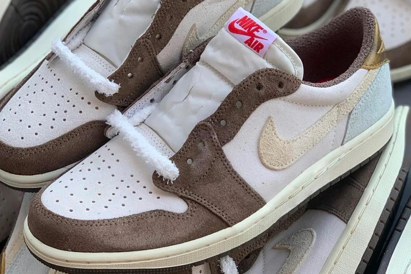 Air Jordan 1 Low OG,Year of th 限量 5000 双!全新「兔年」AJ1 实物图来了! Air Jordan 1 Low OG,Year of th 限量 5000 双!全新「兔年」AJ1 实物图来了!