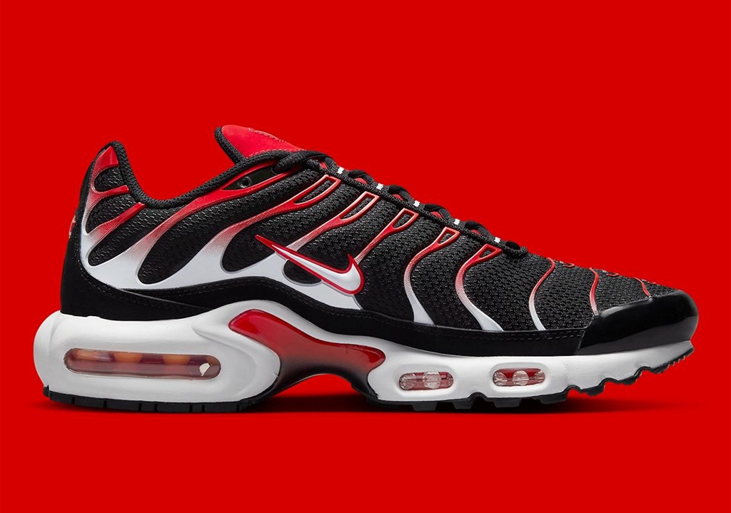 Nike,Air Max Plus,DM0032-004 经典黑红装扮!新配色 Air Max Plus 官图曝光! Nike,Air Max Plus,DM0032-004 经典黑红装扮!新配色 Air Max Plus 官图曝光!