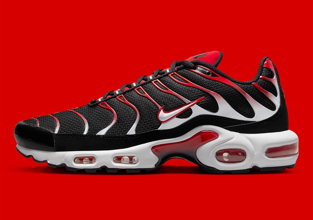 Nike,Air Max Plus,DM0032-004 经典黑红装扮!新配色 Air Max Plus 官图曝光! Nike,Air Max Plus,DM0032-004 经典黑红装扮!新配色 Air Max Plus 官图曝光!
