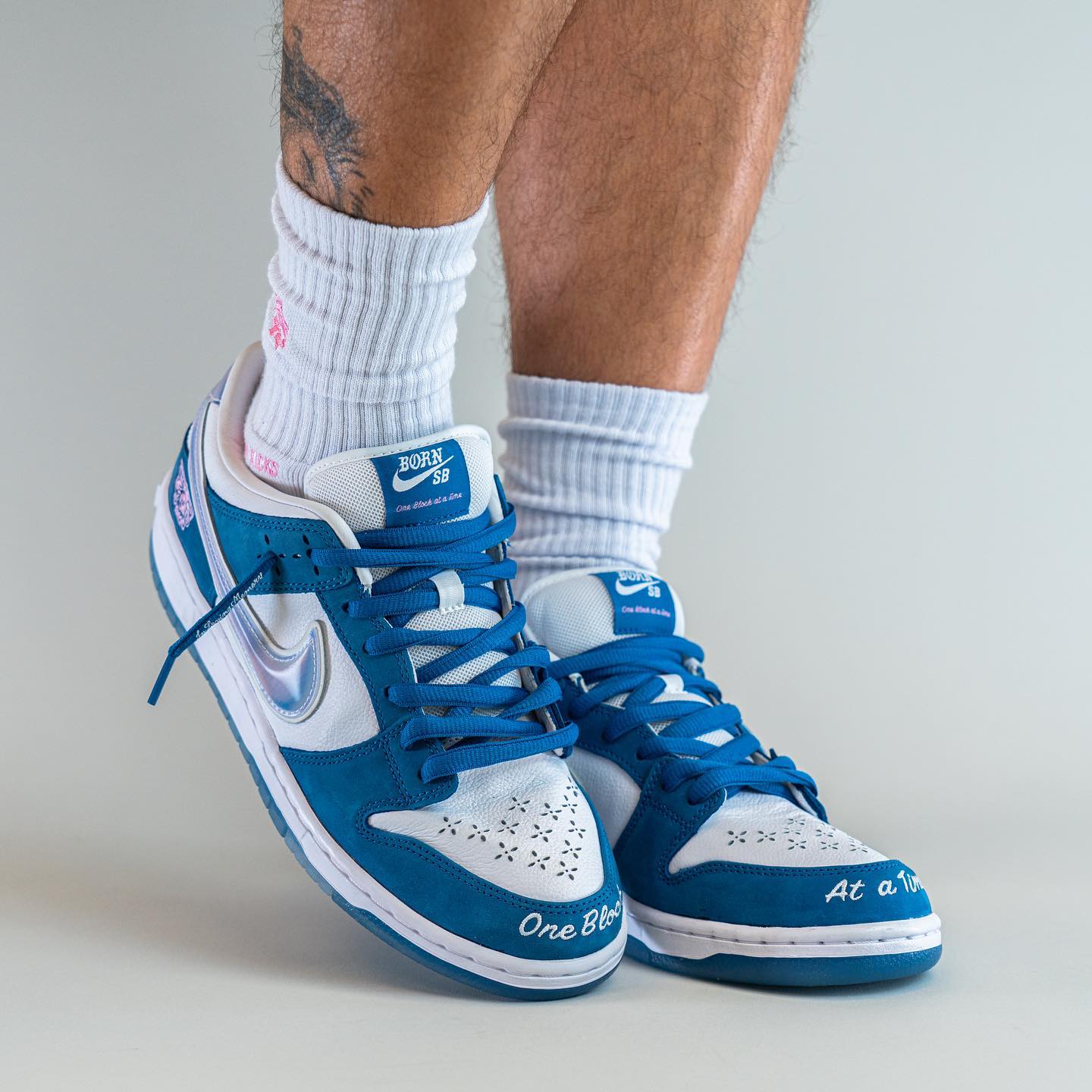 FN7819-400,Nike SB Dunk Low,Bo 都喊出必入!哥特风「Dunk SB 联名」上脚图来了! FN7819-400,Nike SB Dunk Low,Bo 都喊出必入!哥特风「Dunk SB 联名」上脚图来了!