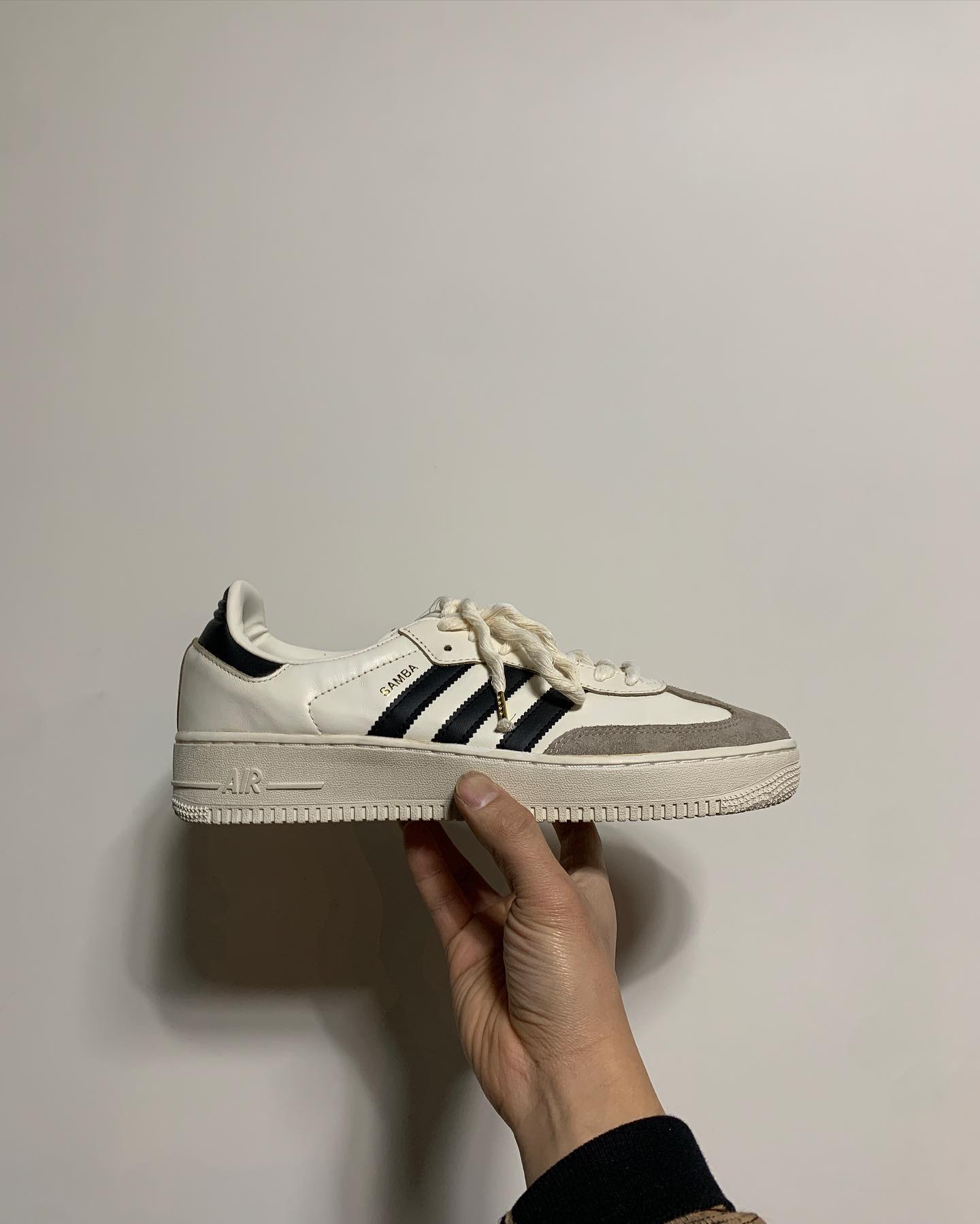 Samba,Air Force 1,AF1,定制 耐克 x 阿迪的联名鞋会是什么样?有人真做出来了… Samba,Air Force 1,AF1,定制 耐克 x 阿迪的联名鞋会是什么样?有人真做出来了…