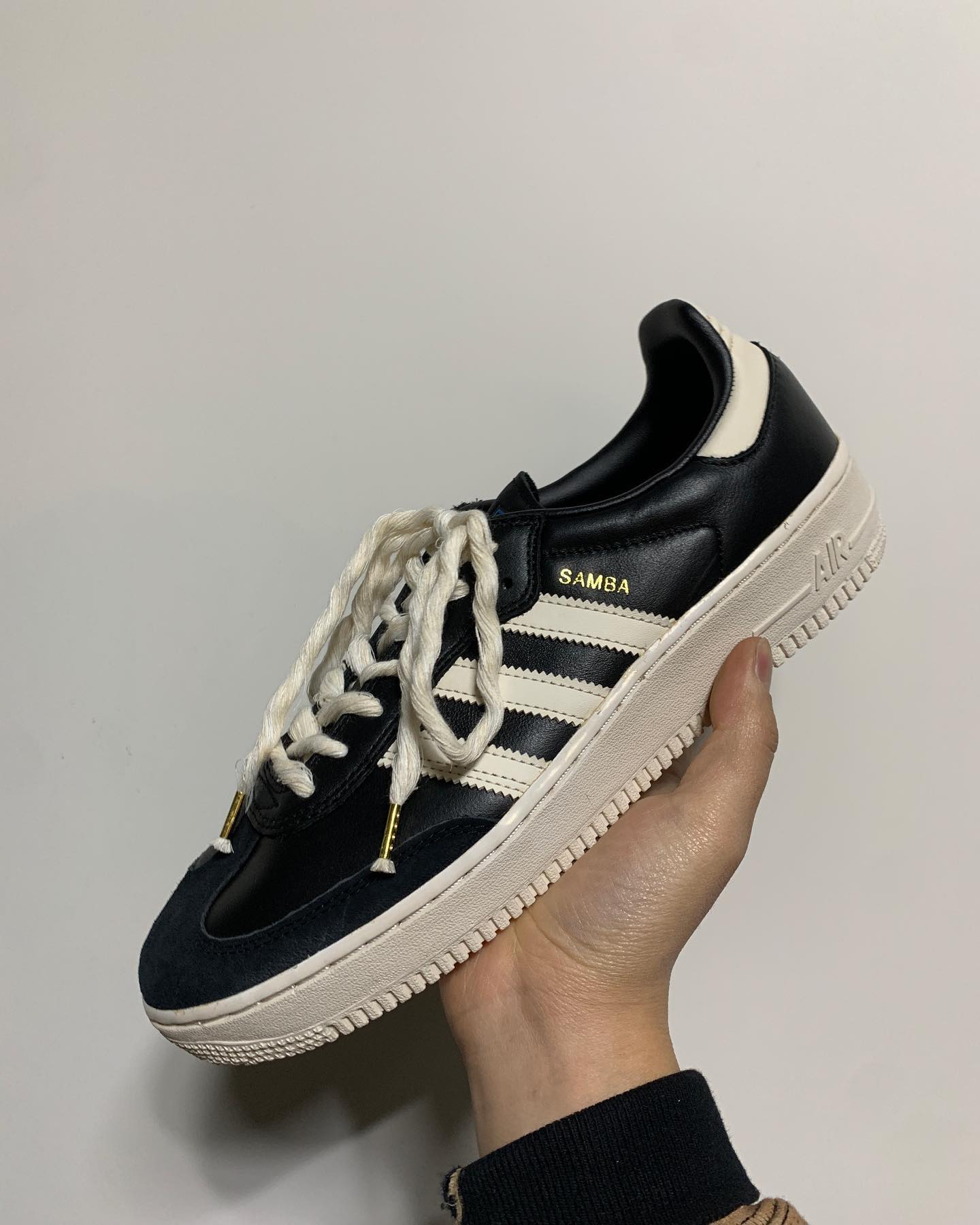 Samba,Air Force 1,AF1,定制 耐克 x 阿迪的联名鞋会是什么样?有人真做出来了… Samba,Air Force 1,AF1,定制 耐克 x 阿迪的联名鞋会是什么样?有人真做出来了…
