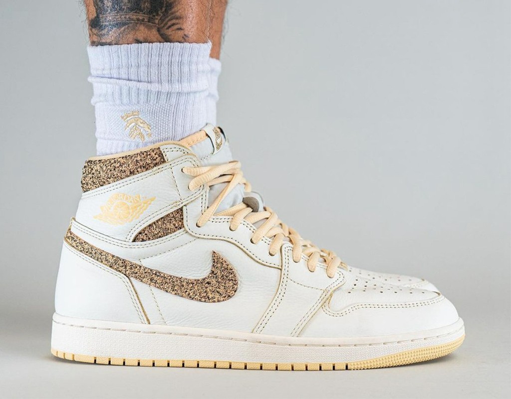 Air Jordan 1 High OG,Vibration 这双新配色 AJ1 好特别!实物上脚真挺种草! Air Jordan 1 High OG,Vibration 这双新配色 AJ1 好特别!实物上脚真挺种草!