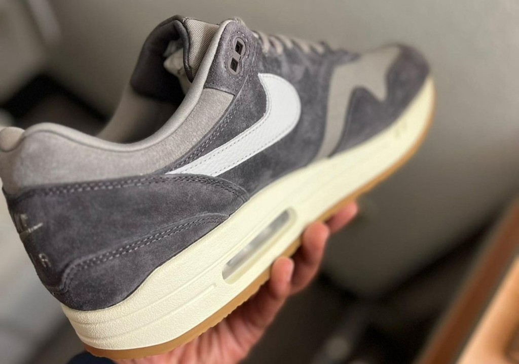 Nike,Air Max 1 PRM Crepe,Soft 「奢华版」Air Max 1 新配色曝光!网友:这鞋底咋回事儿? Nike,Air Max 1 PRM Crepe,Soft 「奢华版」Air Max 1 新配色曝光!网友:这鞋底咋回事儿?