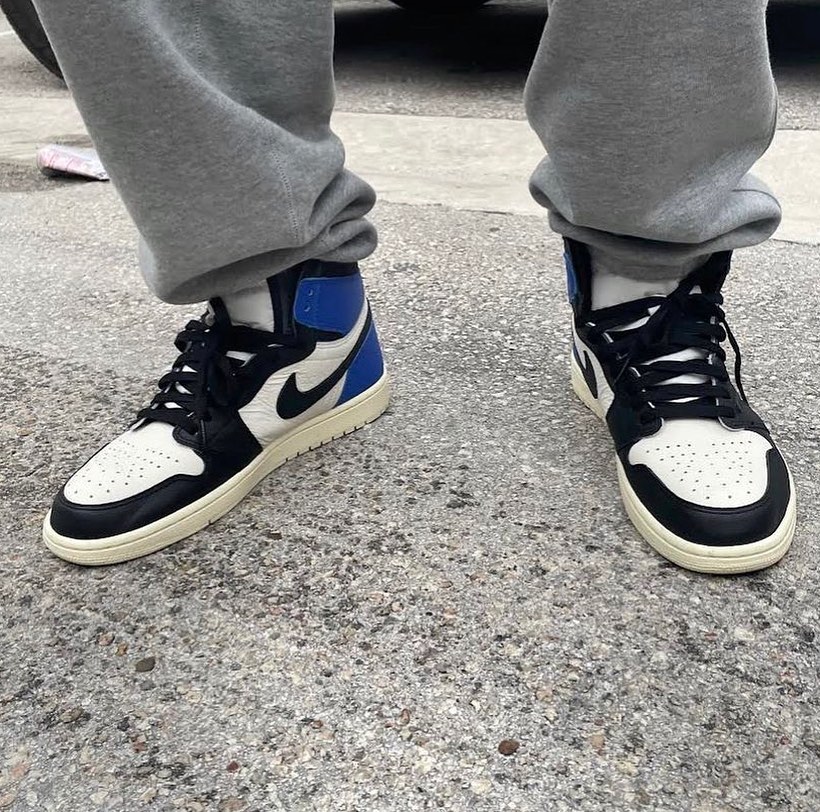 经历,了,2021,年,Travis,Scott,fragm TS 御用 DJ 上脚全新「闪电倒钩 AJ1」!网友:绝杀了! 经历,了,2021,年,Travis,Scott,fragm TS 御用 DJ 上脚全新「闪电倒钩 AJ1」!网友:绝杀了!