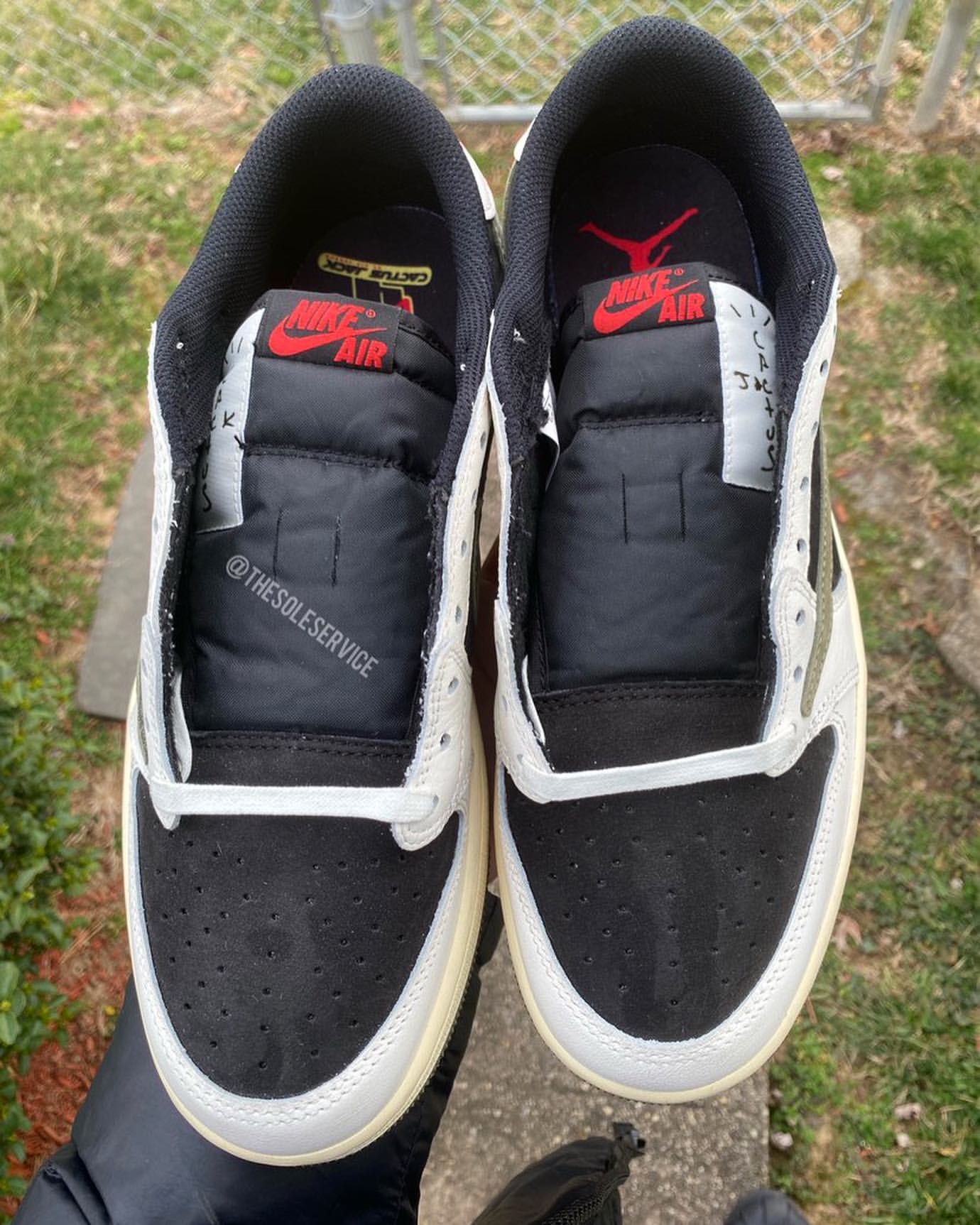 Travis Scott,Air Jordan 1 Low 发售延期!最后一双「倒钩」细节还挺多! Travis Scott,Air Jordan 1 Low 发售延期!最后一双「倒钩」细节还挺多!