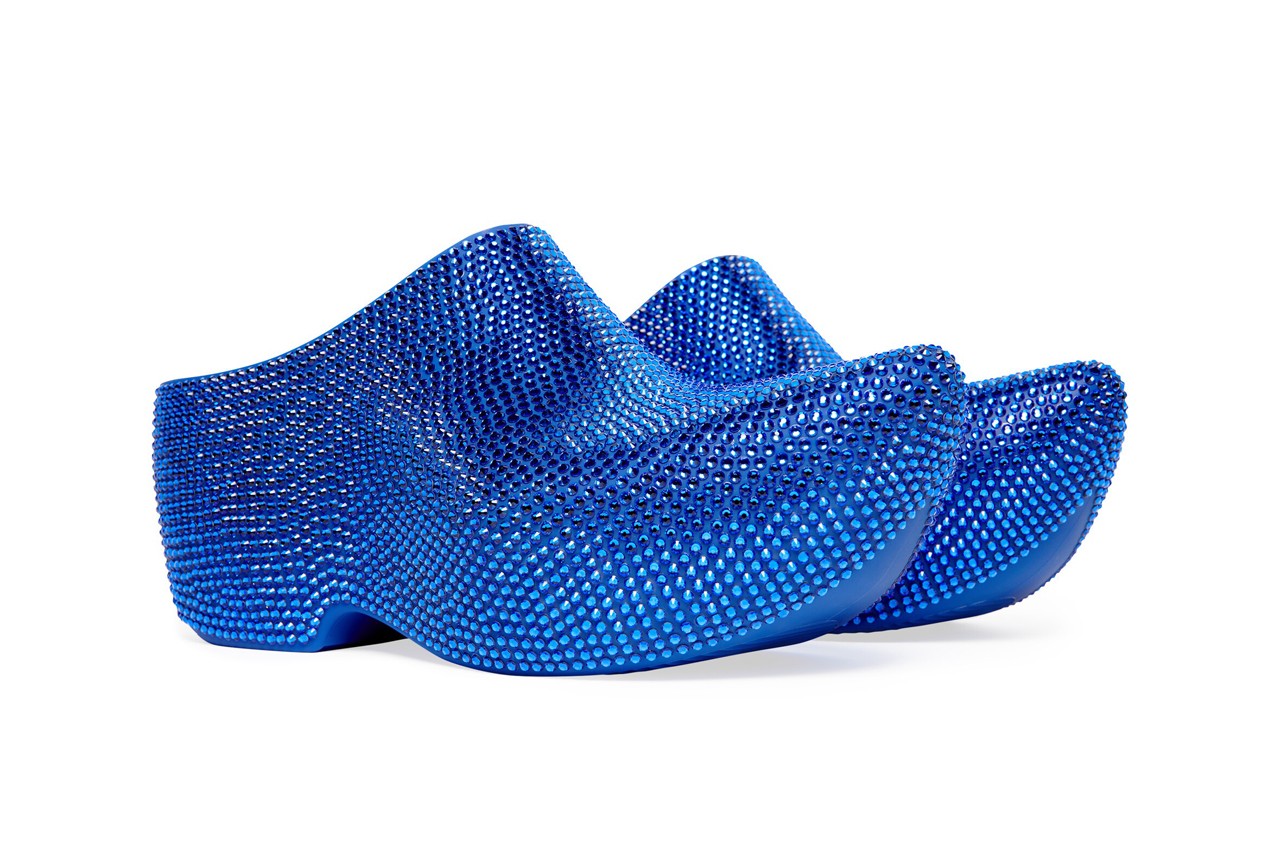 TECHNOCLOG,BALENCIAGA 密恐慎入!售价 7w 的「水钻鞋」把我看傻了... TECHNOCLOG,BALENCIAGA 密恐慎入!售价 7w 的「水钻鞋」把我看傻了...