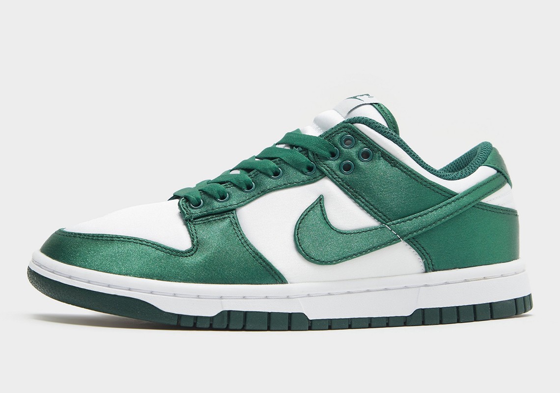 Nike Dunk Low Satin 这材质真的帅!全新 Nike Dunk Low 官图曝光! Nike Dunk Low Satin 这材质真的帅!全新 Nike Dunk Low 官图曝光!