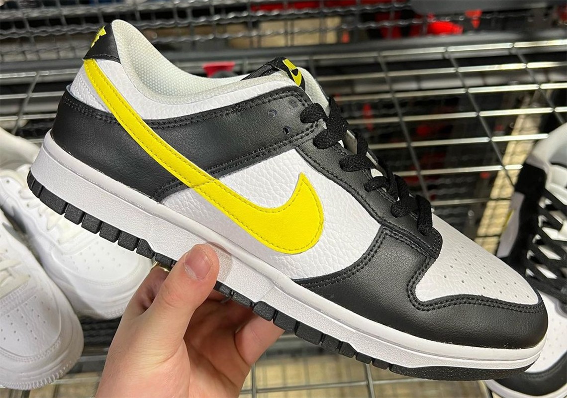 Nike Dunk Low,Black and Yellow 「熊猫」再度来袭!全新 Nike Dunk Low 实物曝光! Nike Dunk Low,Black and Yellow 「熊猫」再度来袭!全新 Nike Dunk Low 实物曝光!