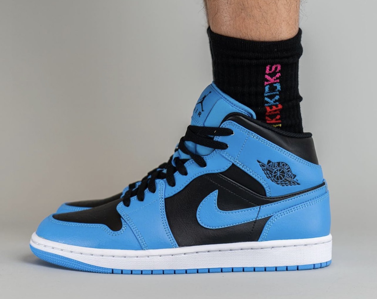 Nike,Air Jordan 1 Mid,Universi 大学蓝又来了!全新 Air Jordan 1 Mid 上脚图曝光! Nike,Air Jordan 1 Mid,Universi 大学蓝又来了!全新 Air Jordan 1 Mid 上脚图曝光!