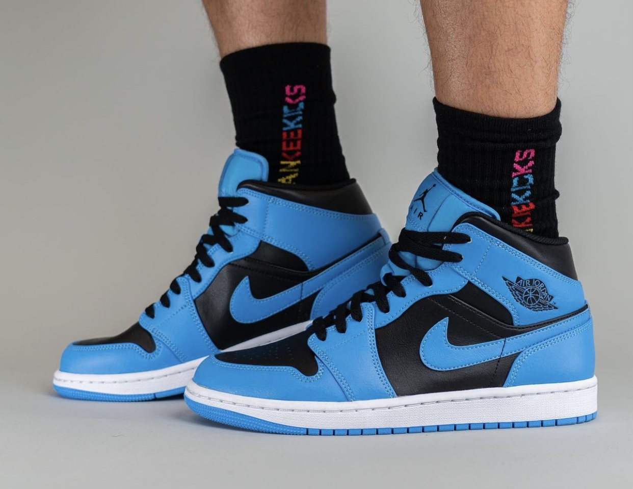 Nike,Air Jordan 1 Mid,Universi 大学蓝又来了!全新 Air Jordan 1 Mid 上脚图曝光! Nike,Air Jordan 1 Mid,Universi 大学蓝又来了!全新 Air Jordan 1 Mid 上脚图曝光!