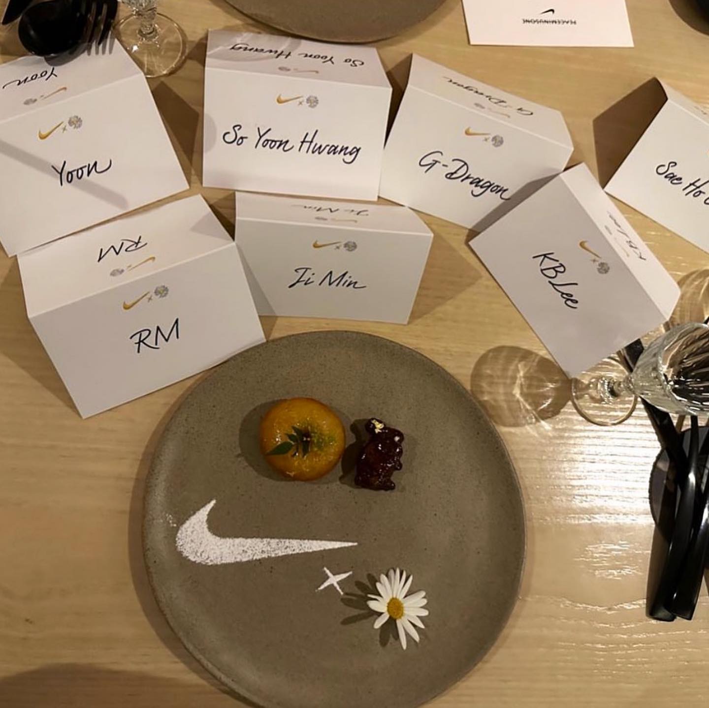 权志龙,PEACEMINUSONE,Nike 权志龙 x Nike 新配色曝光!疑似「亲友版本」泄露! 权志龙,PEACEMINUSONE,Nike 权志龙 x Nike 新配色曝光!疑似「亲友版本」泄露!