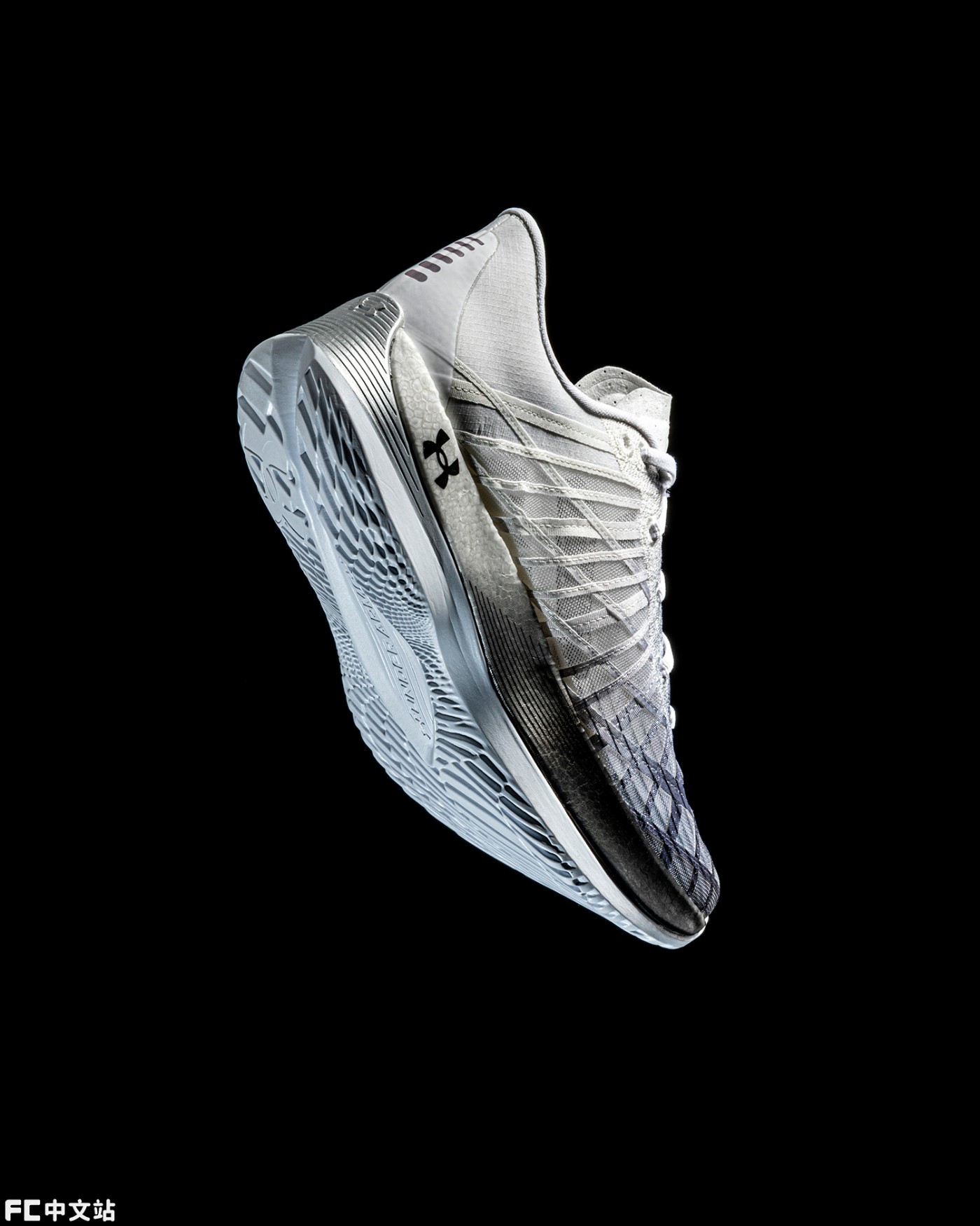 UA FLOW Velociti Elite UA 放大招!又一双「带碳超跑」来了!这次有点猛啊! UA FLOW Velociti Elite UA 放大招!又一双「带碳超跑」来了!这次有点猛啊!
