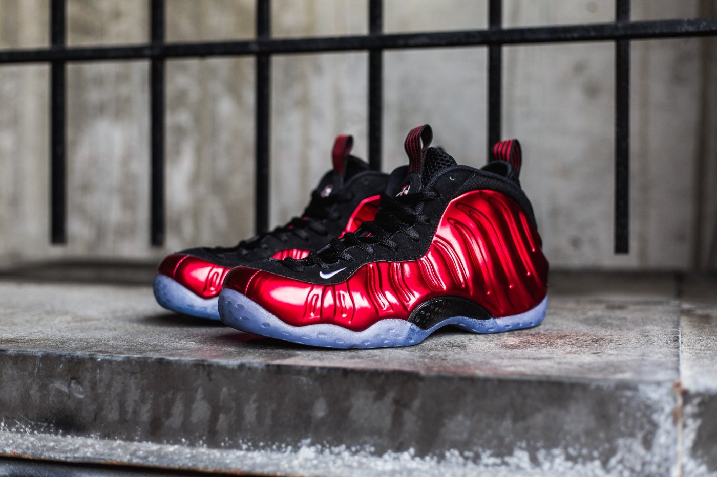Nike Air Foamposite One,Metall 上次市价 3K+!看完「新红喷」最新美图,冲不冲? Nike Air Foamposite One,Metall 上次市价 3K+!看完「新红喷」最新美图,冲不冲?