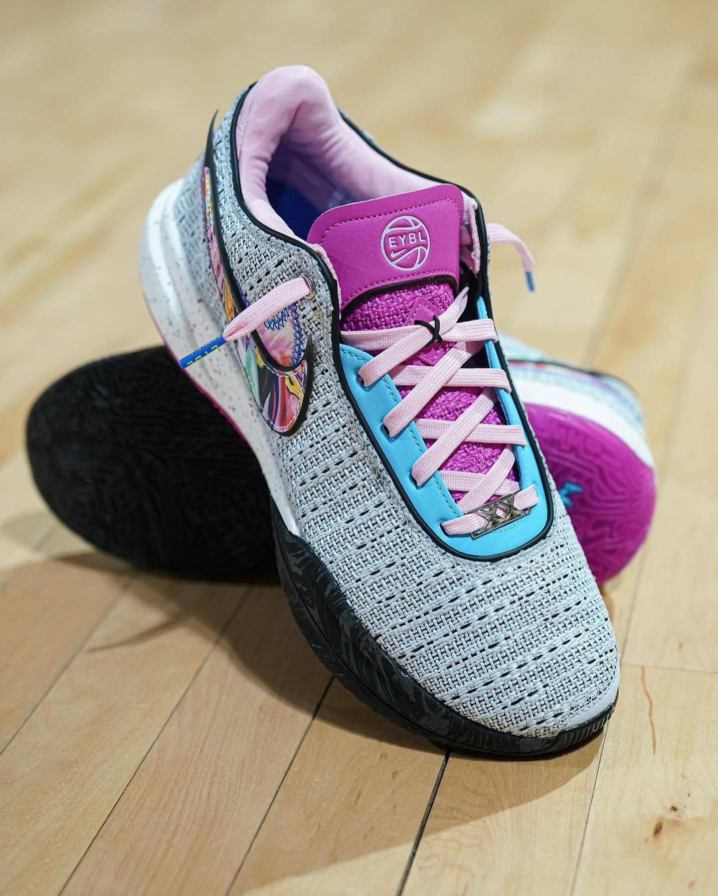 Nike LeBron 20 LBJ20 再曝新配色!这要市售真不得了! Nike LeBron 20 LBJ20 再曝新配色!这要市售真不得了!