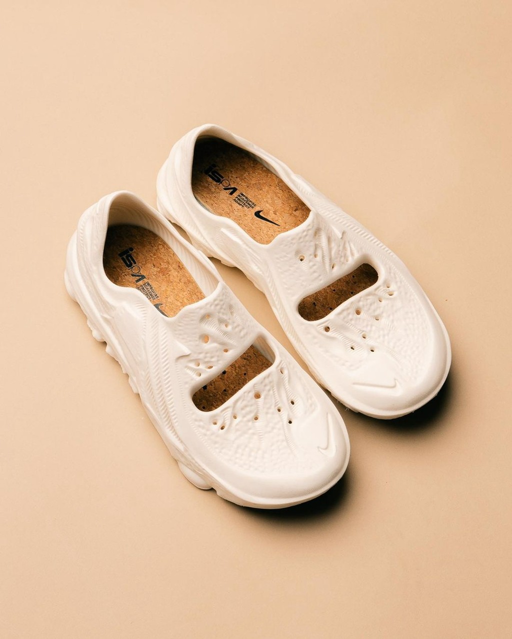 Nike,ISPA Universal Nike 逢出必火系列!「软木塞洞洞鞋」能入手了! Nike,ISPA Universal Nike 逢出必火系列!「软木塞洞洞鞋」能入手了!
