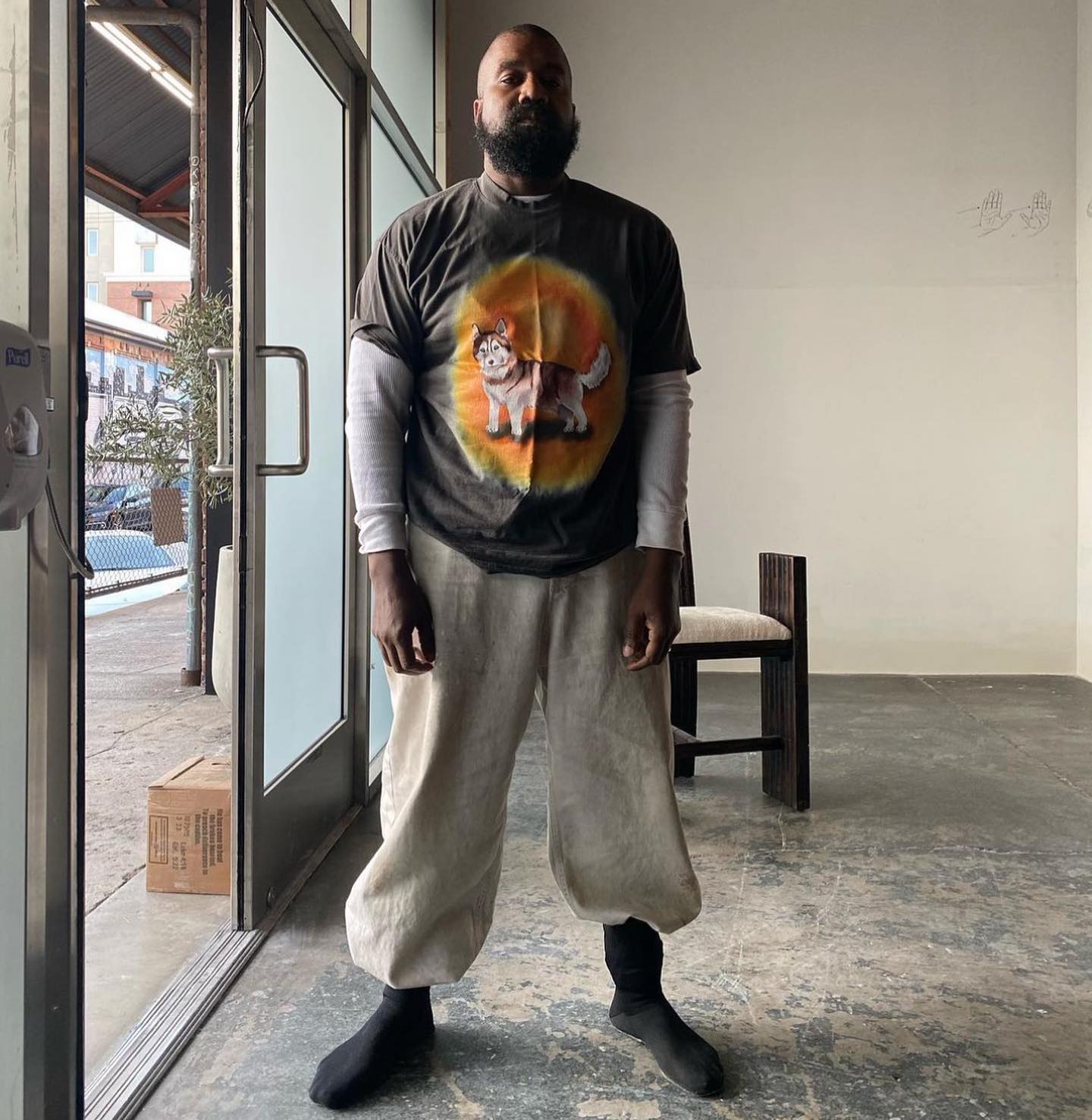 Kanye West,侃爷 这就是侃爷设计的新鞋?看着眼熟… Kanye West,侃爷 这就是侃爷设计的新鞋?看着眼熟…
