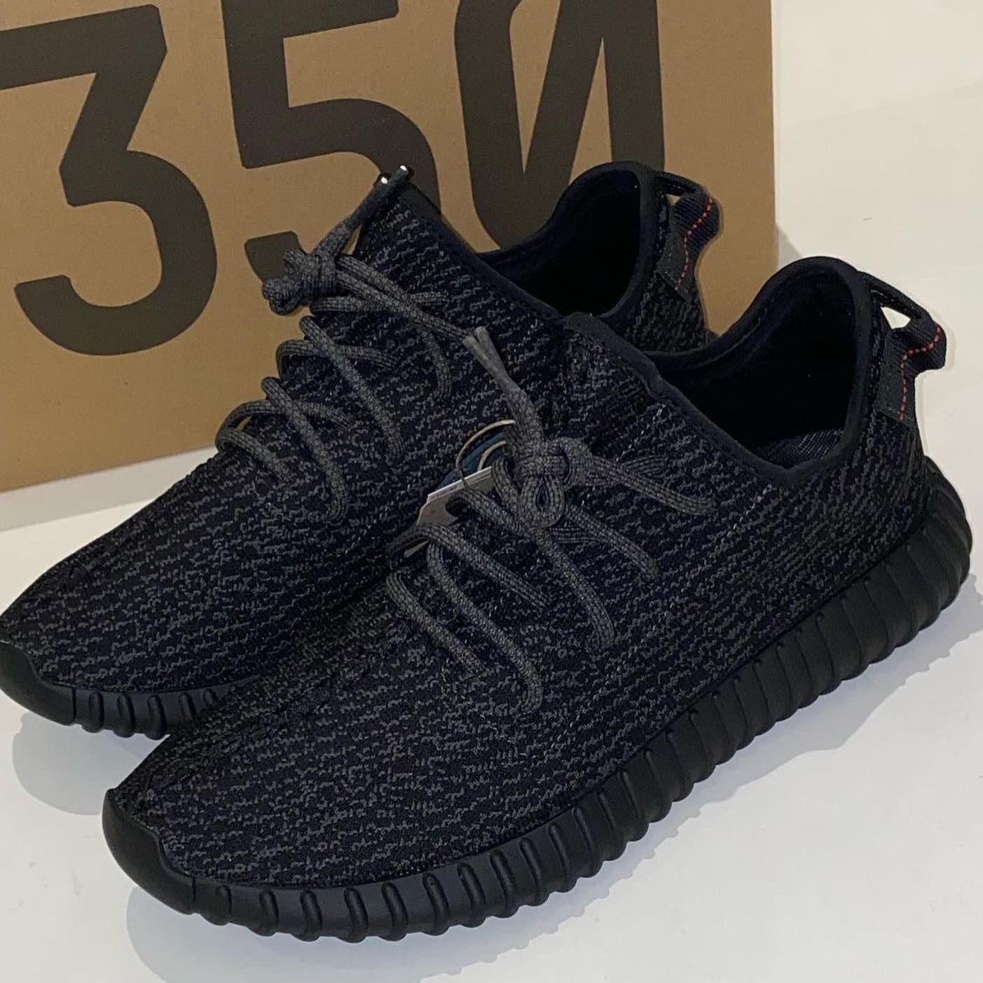 Kanye,Yeezy 侃爷又要搞「T 恤风波」?真相竟是... Kanye,Yeezy 侃爷又要搞「T 恤风波」?真相竟是...