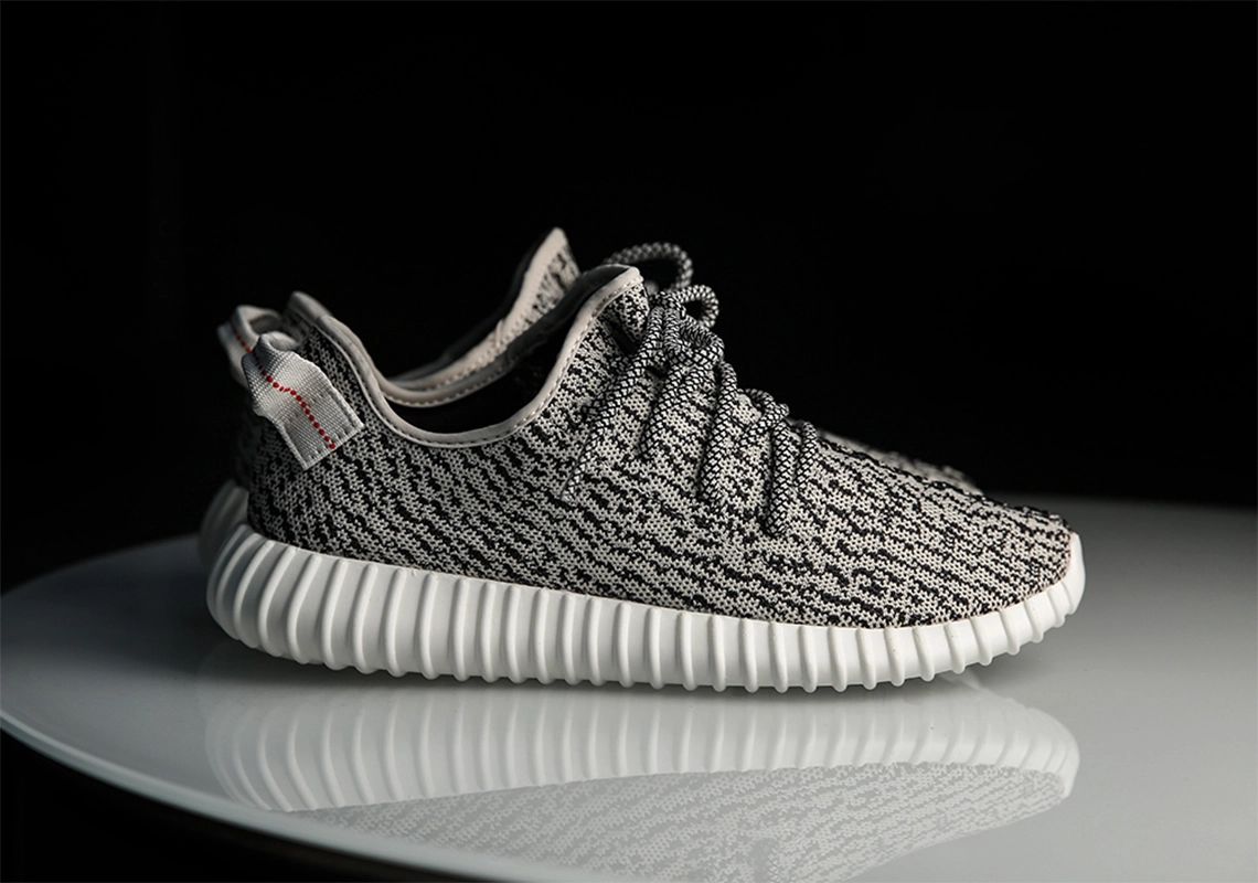 Kanye,Yeezy 侃爷又要搞「T 恤风波」?真相竟是... Kanye,Yeezy 侃爷又要搞「T 恤风波」?真相竟是...