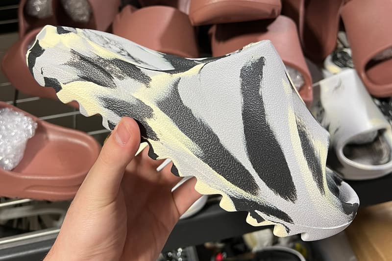 Yeezy Slide Mx Moon Yeezy 拖鞋又有新配色!网友:还没出完? Yeezy Slide Mx Moon Yeezy 拖鞋又有新配色!网友:还没出完?
