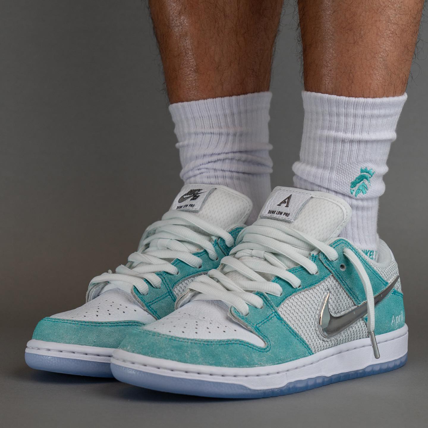 April Skateboards,Nike,Dunk SB 「小蒂芙尼」Dunk SB 实物上脚!发售信息看仔细! April Skateboards,Nike,Dunk SB 「小蒂芙尼」Dunk SB 实物上脚!发售信息看仔细!