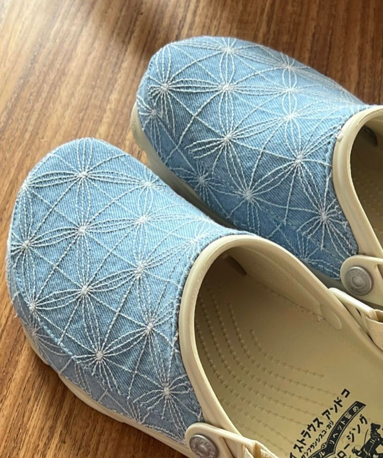 Crocs,Levis Levis 又有新联名!这次合作的品牌是... Crocs,Levis Levis 又有新联名!这次合作的品牌是...
