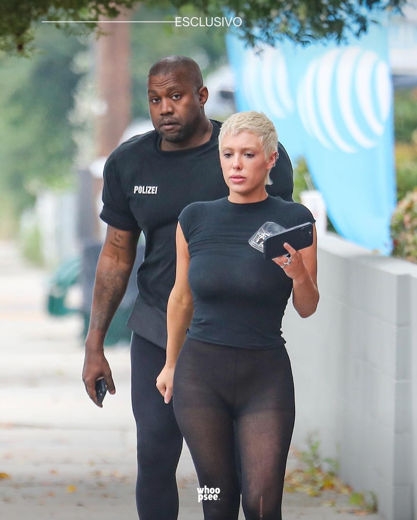 Kanye,坎爷 侃爷东京偶遇「带孝子」!俩人穿的一模一样笑傻了! Kanye,坎爷 侃爷东京偶遇「带孝子」!俩人穿的一模一样笑傻了!