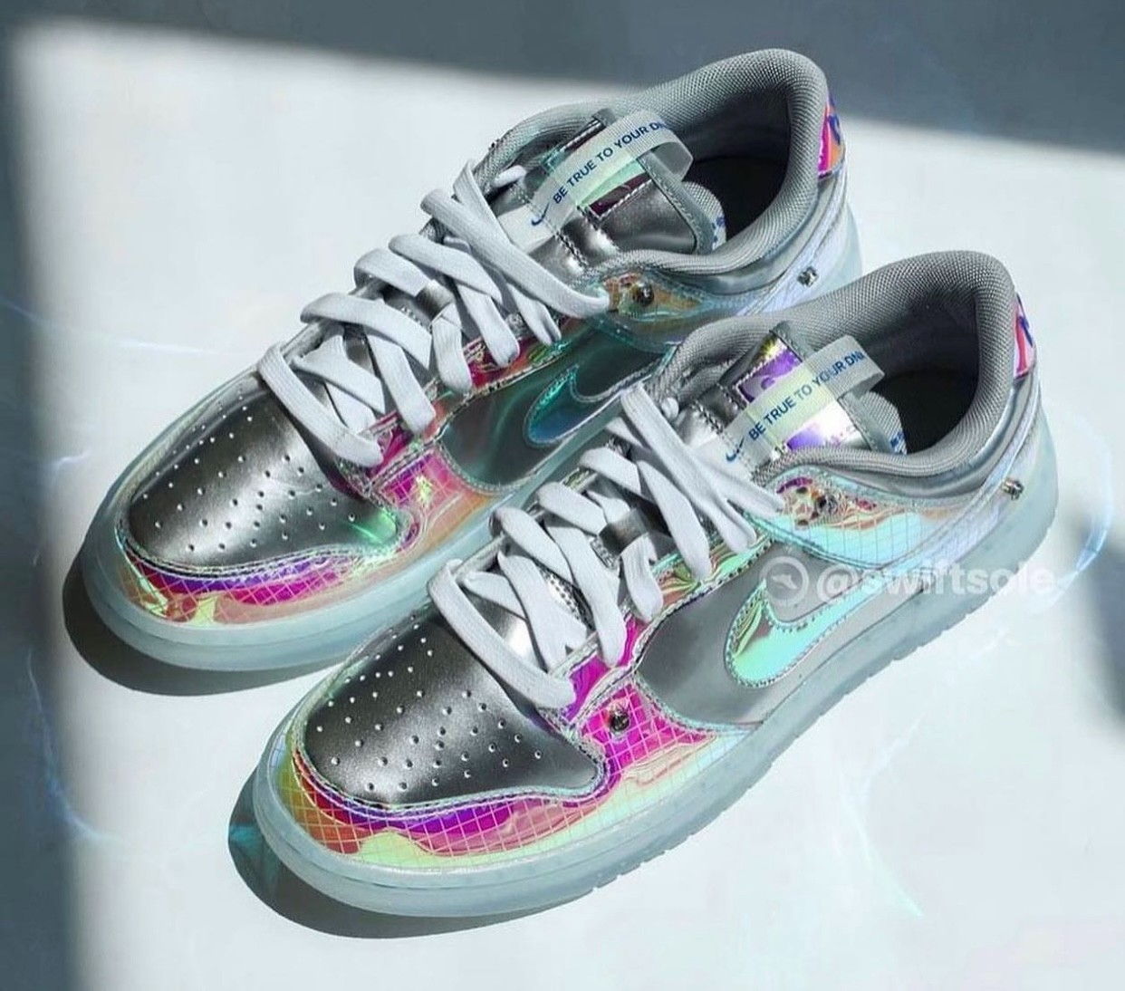 Nike Dunk Low,Be True 金属银太帅了!全新「Be True」Dunk 实物曝光! Nike Dunk Low,Be True 金属银太帅了!全新「Be True」Dunk 实物曝光!