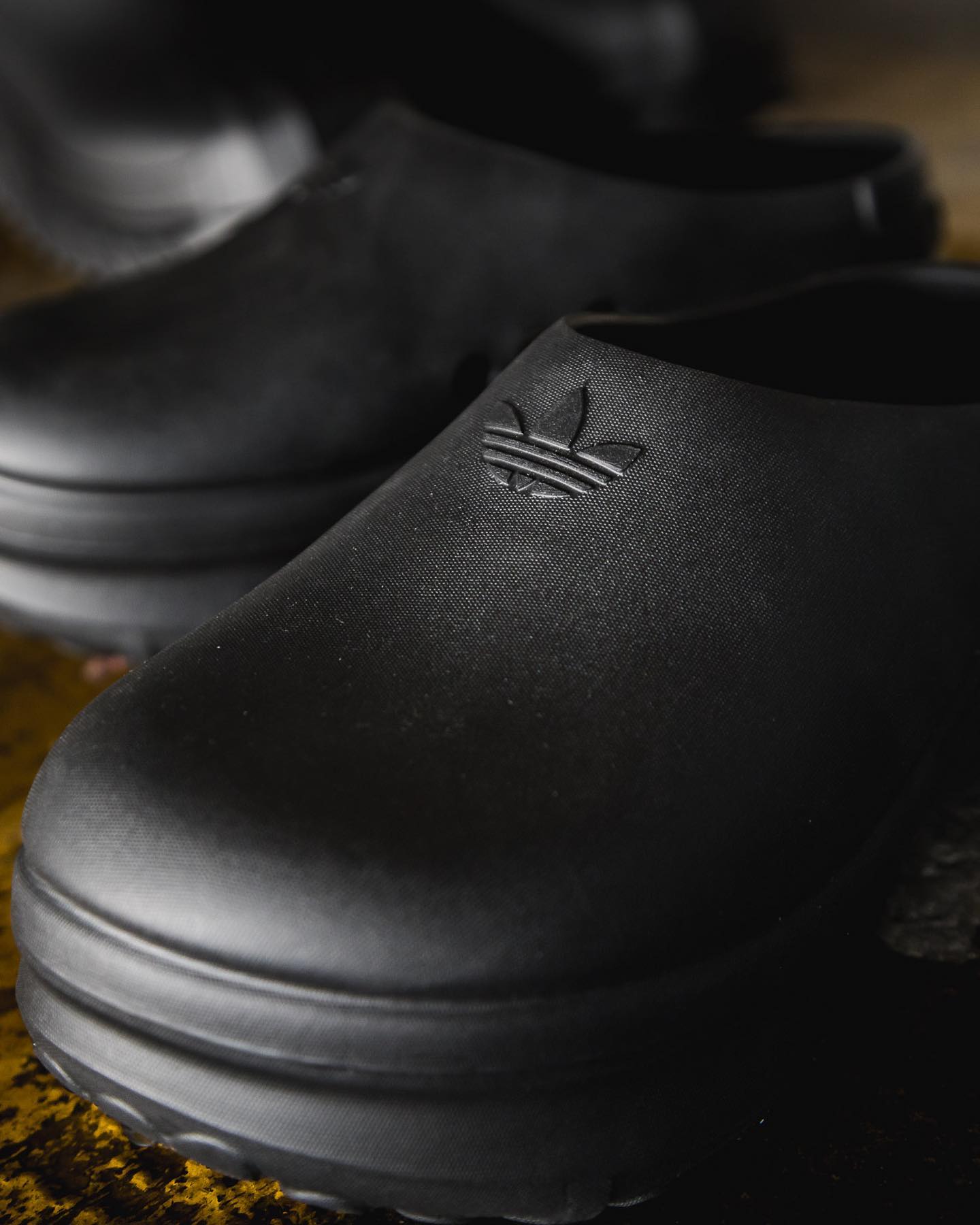 adidas Originals,adiFom Supers 妥妥「巴黎世家」平替!三叶草新鞋曝光!再也不怕下雨了! adidas Originals,adiFom Supers 妥妥「巴黎世家」平替!三叶草新鞋曝光!再也不怕下雨了!