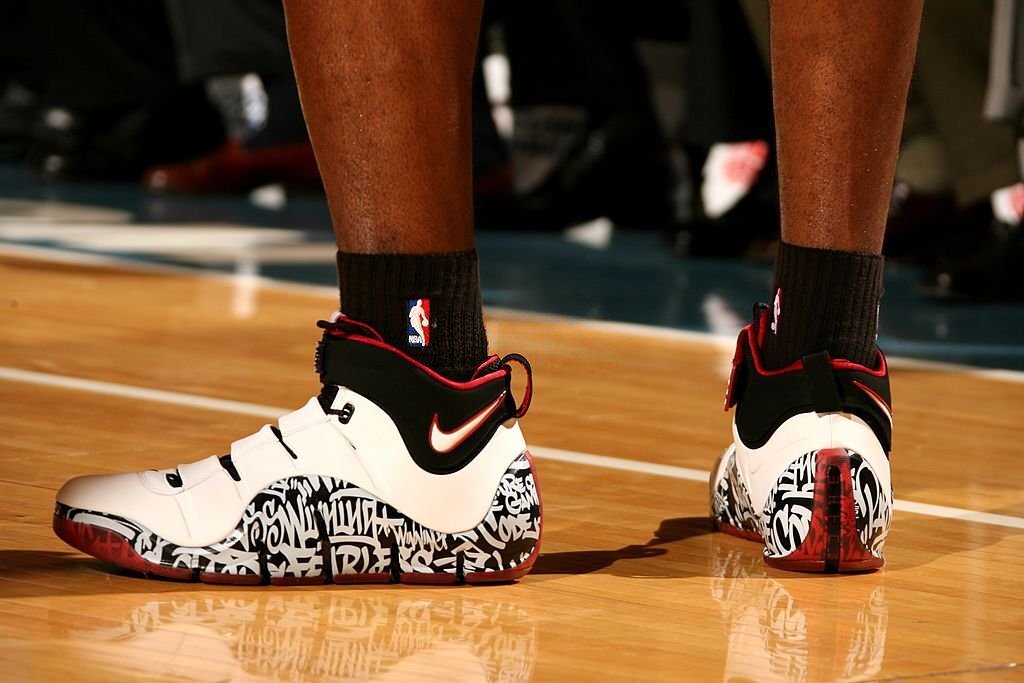 Nike,LeBron 4 Retro,勒布朗,Graffi 苦等 17 年的「稀有 LBJ4」突袭上架!价格让人看傻了! Nike,LeBron 4 Retro,勒布朗,Graffi 苦等 17 年的「稀有 LBJ4」突袭上架!价格让人看傻了!