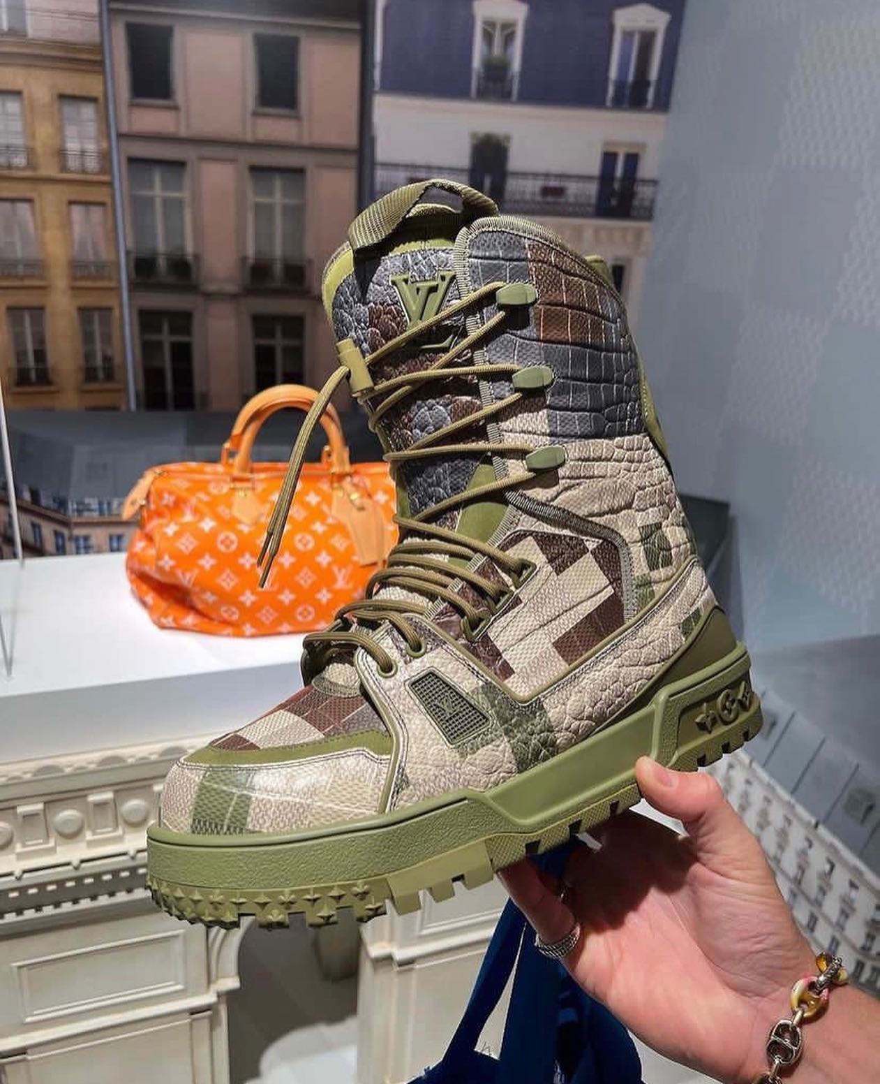 Louis Vuitton,Trainer Snow Boo LV SS24 最新鞋款曝光!真不舍得穿它滑雪! Louis Vuitton,Trainer Snow Boo LV SS24 最新鞋款曝光!真不舍得穿它滑雪!