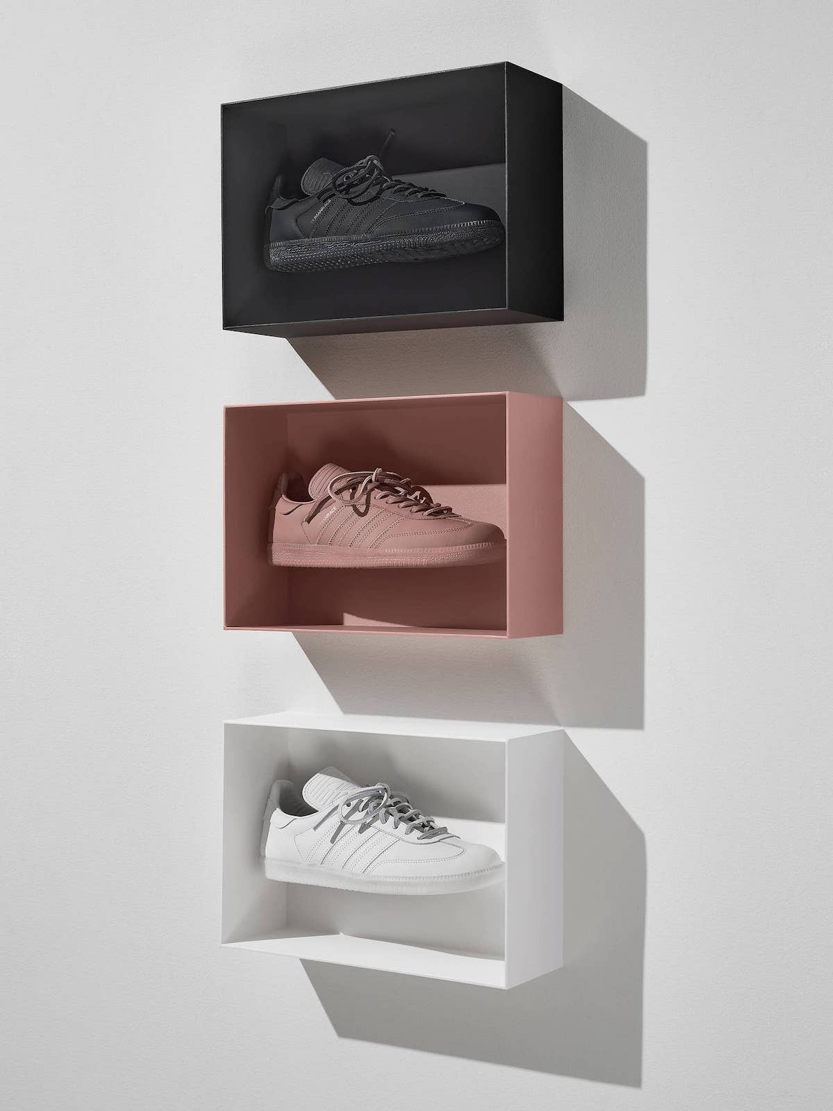 Pharrell,adidas Humanrace Samb 打翻调色盘!菲董新联名发售日期确定! Pharrell,adidas Humanrace Samb 打翻调色盘!菲董新联名发售日期确定!